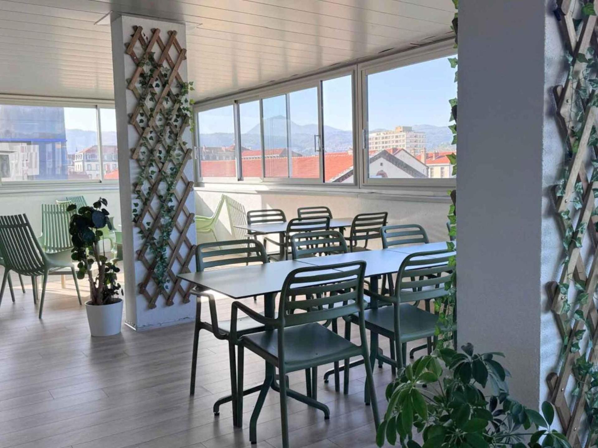 Auberge De Jeunesse Hi Clermont-Ferrand Bagian luar foto